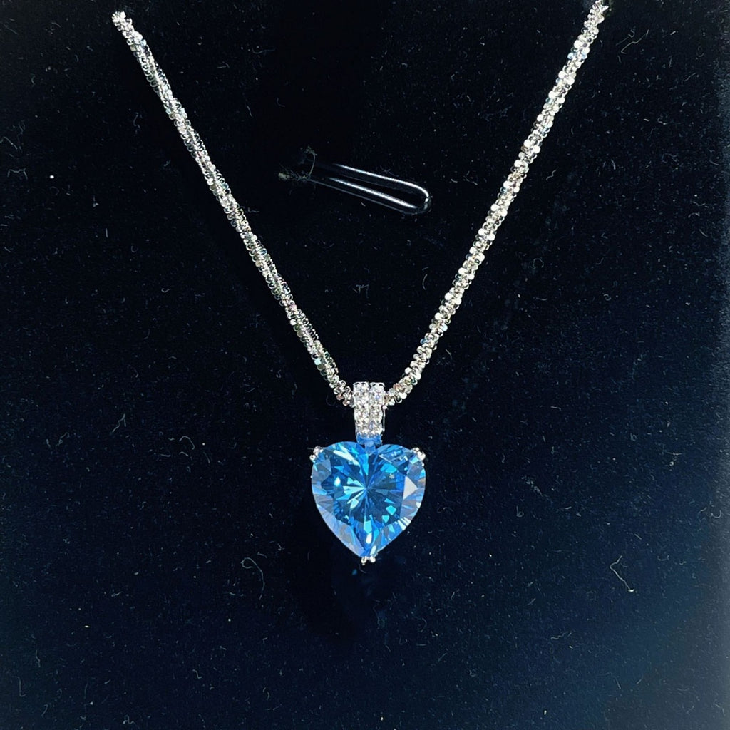 .925 STERLING SILVER ZIRCON HEART NECKLACE Necklace