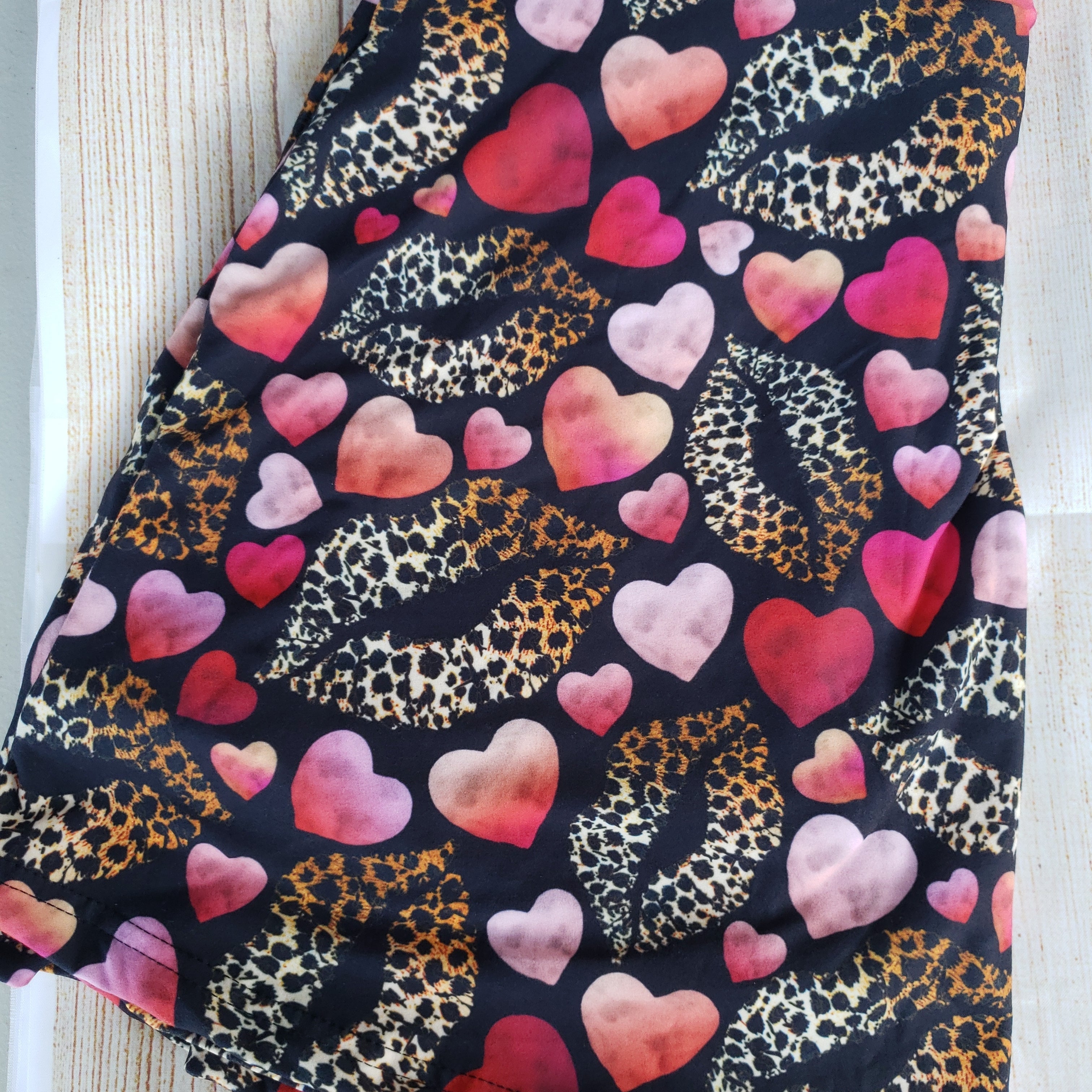 CHEETAH LIPS LEGGINGS AND SKORT