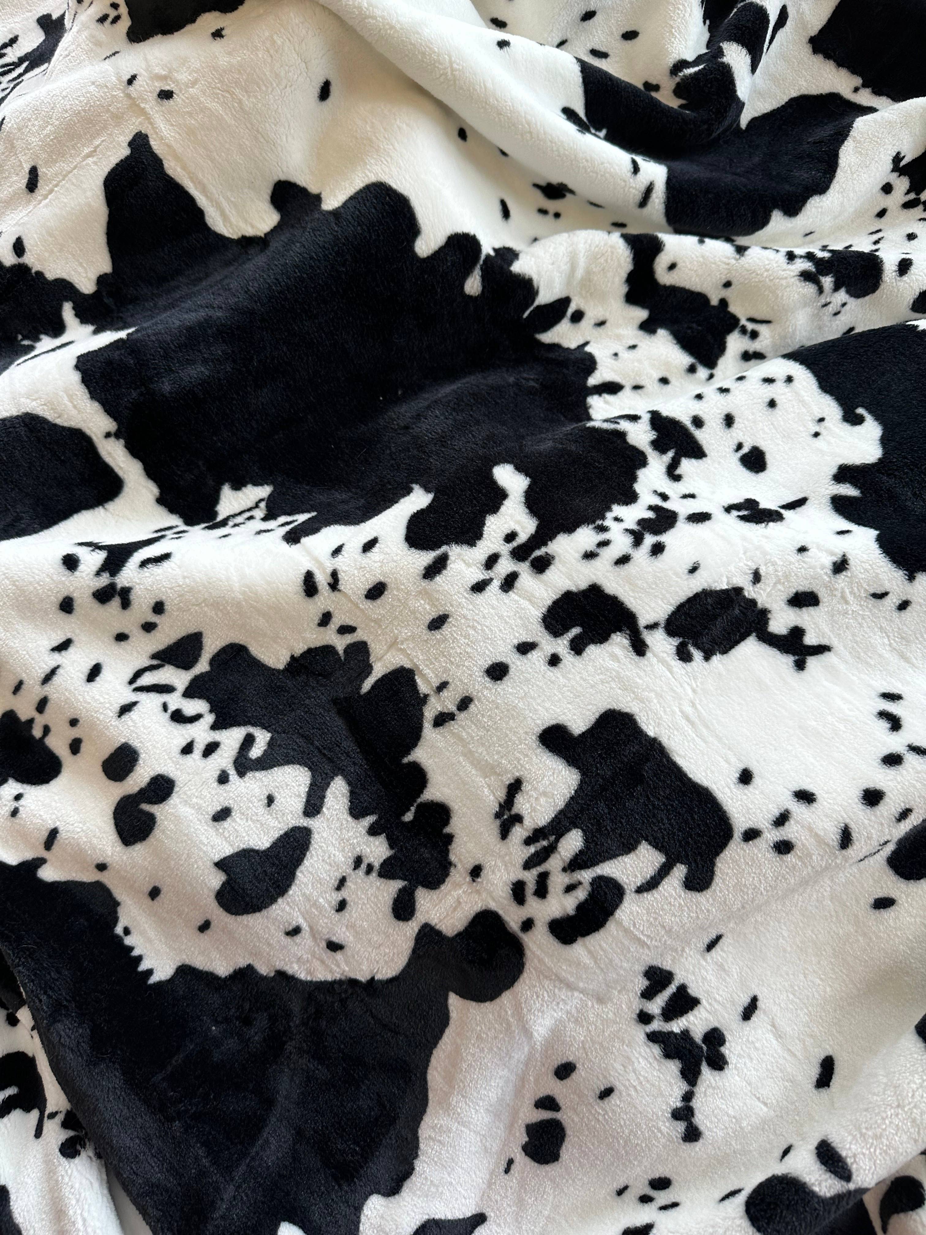 BLACK AND WHITE COW PRINT SUPER SOFT PLUSH BLANKET Blanket