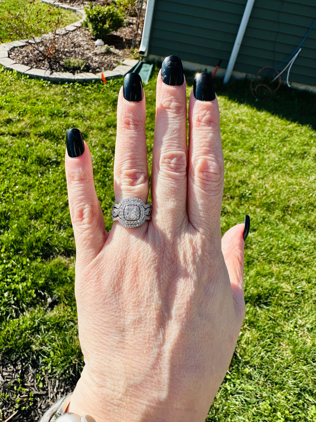 ALESSIA 3-PIECE GRAND HALO RING SET RING
