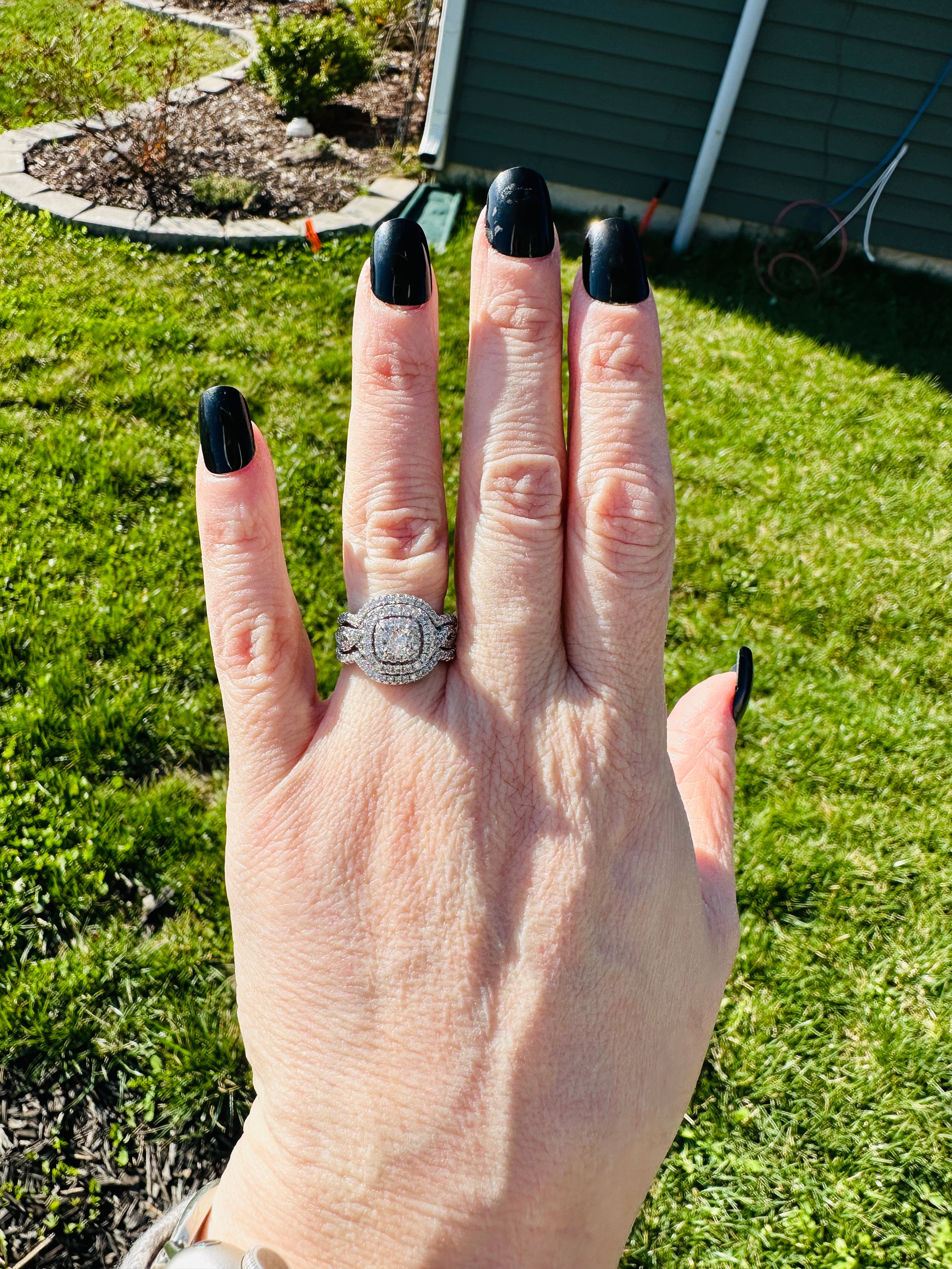 ALESSIA 3-PIECE GRAND HALO RING SET RING