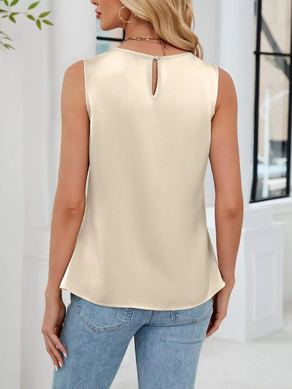 PLEATED ROUND NECK SLEEVELESS BLOUSE TOP