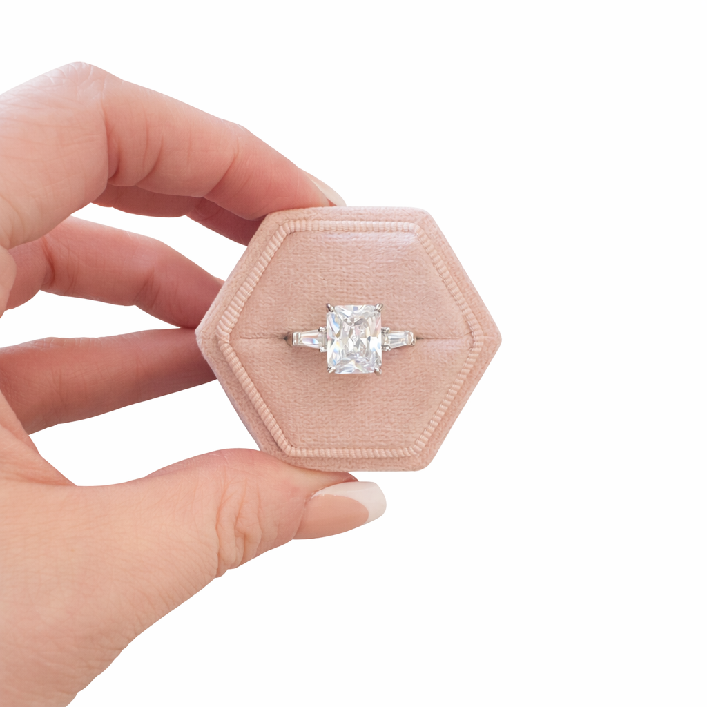 VIVIENNE EMERALD BAGUETTE RING RING