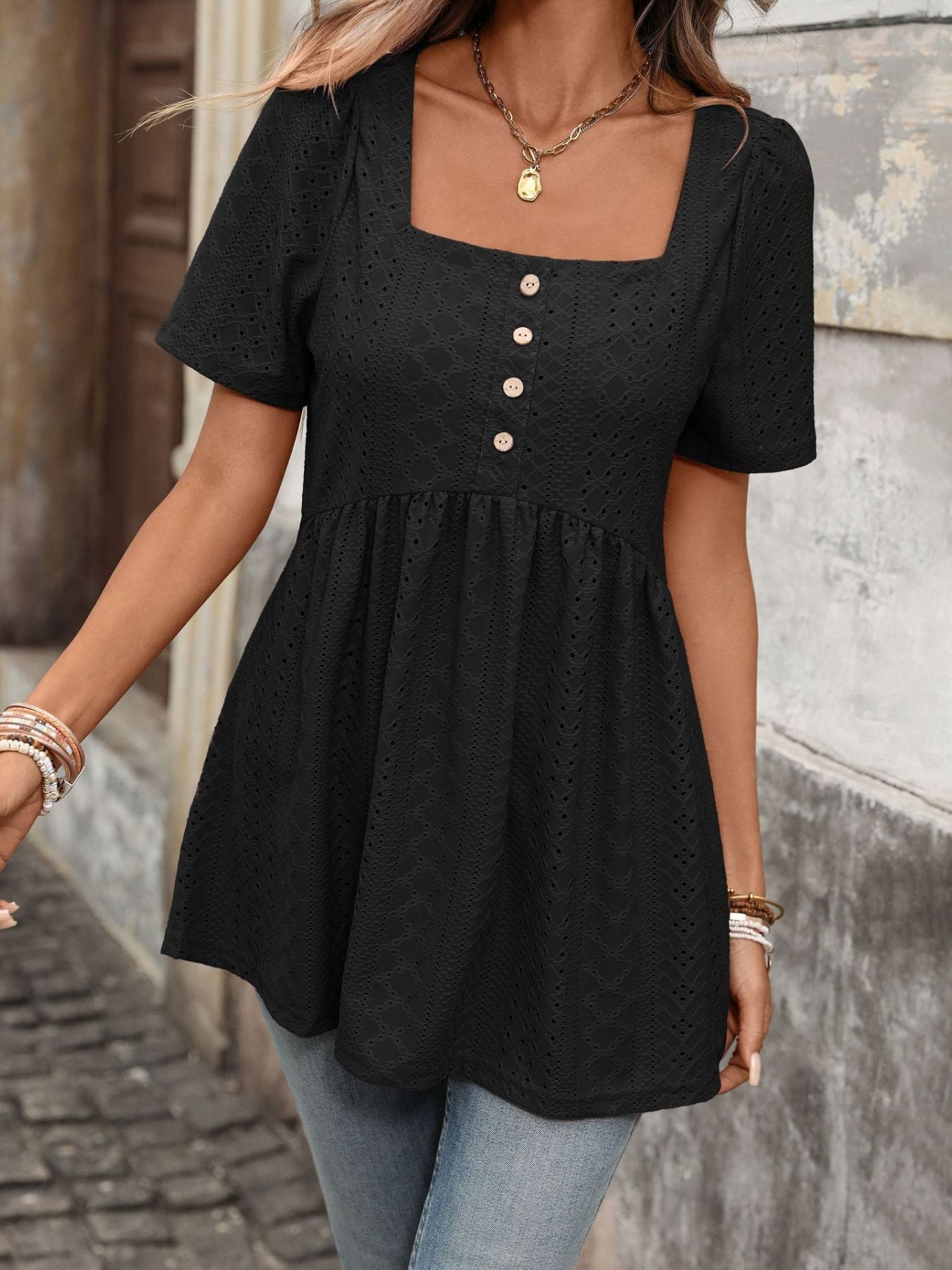 EYELET SQUARE NECK SHORT SLEEVE TOP TOP