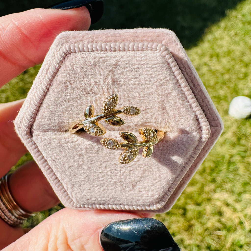 IVY TWIST ADJUSTABLE RING = GOLD ring