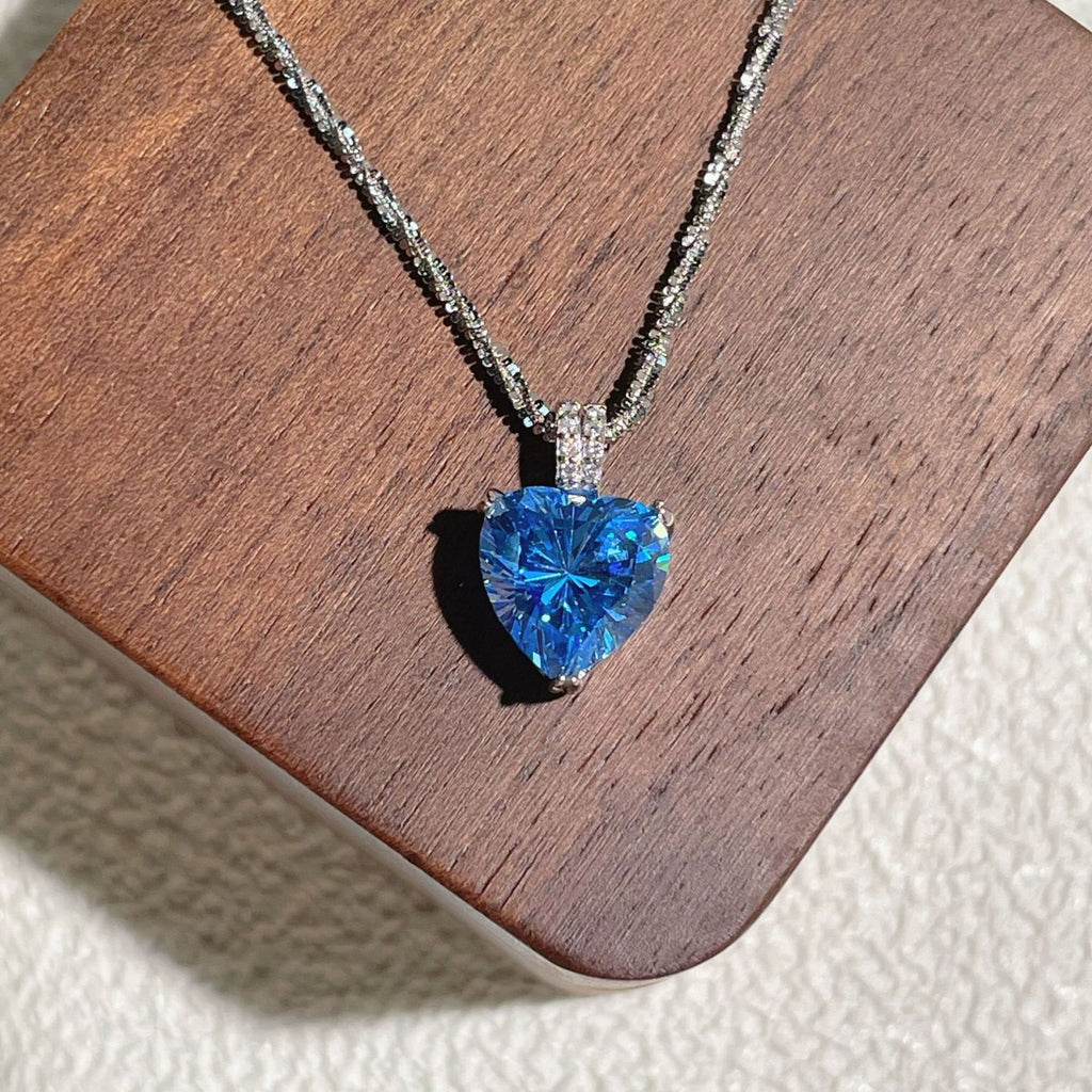 .925 STERLING SILVER ZIRCON HEART NECKLACE Necklace