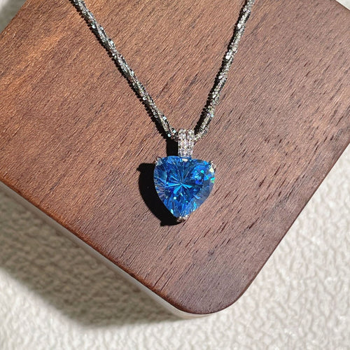 .925 STERLING SILVER ZIRCON HEART NECKLACE Necklace