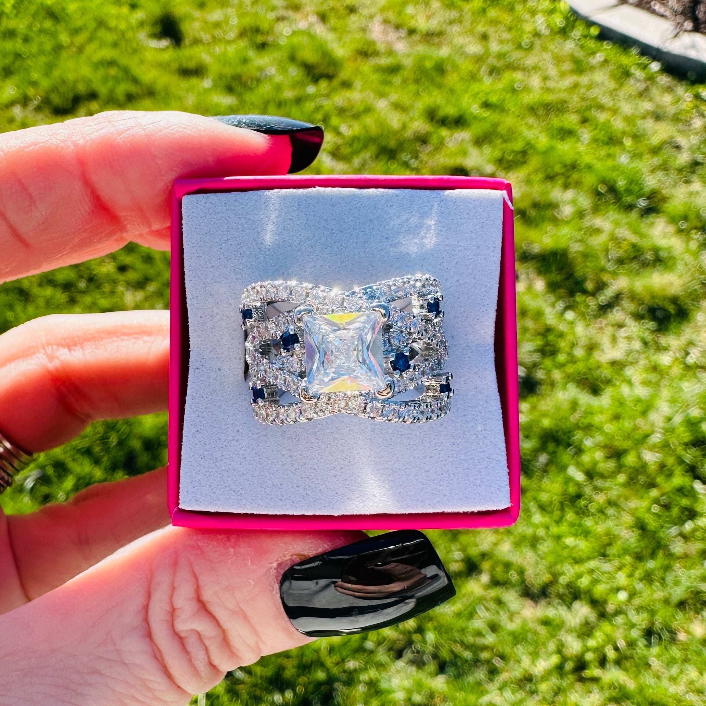 ELOWEN SAPPHIRE LUXE BAND RING RING