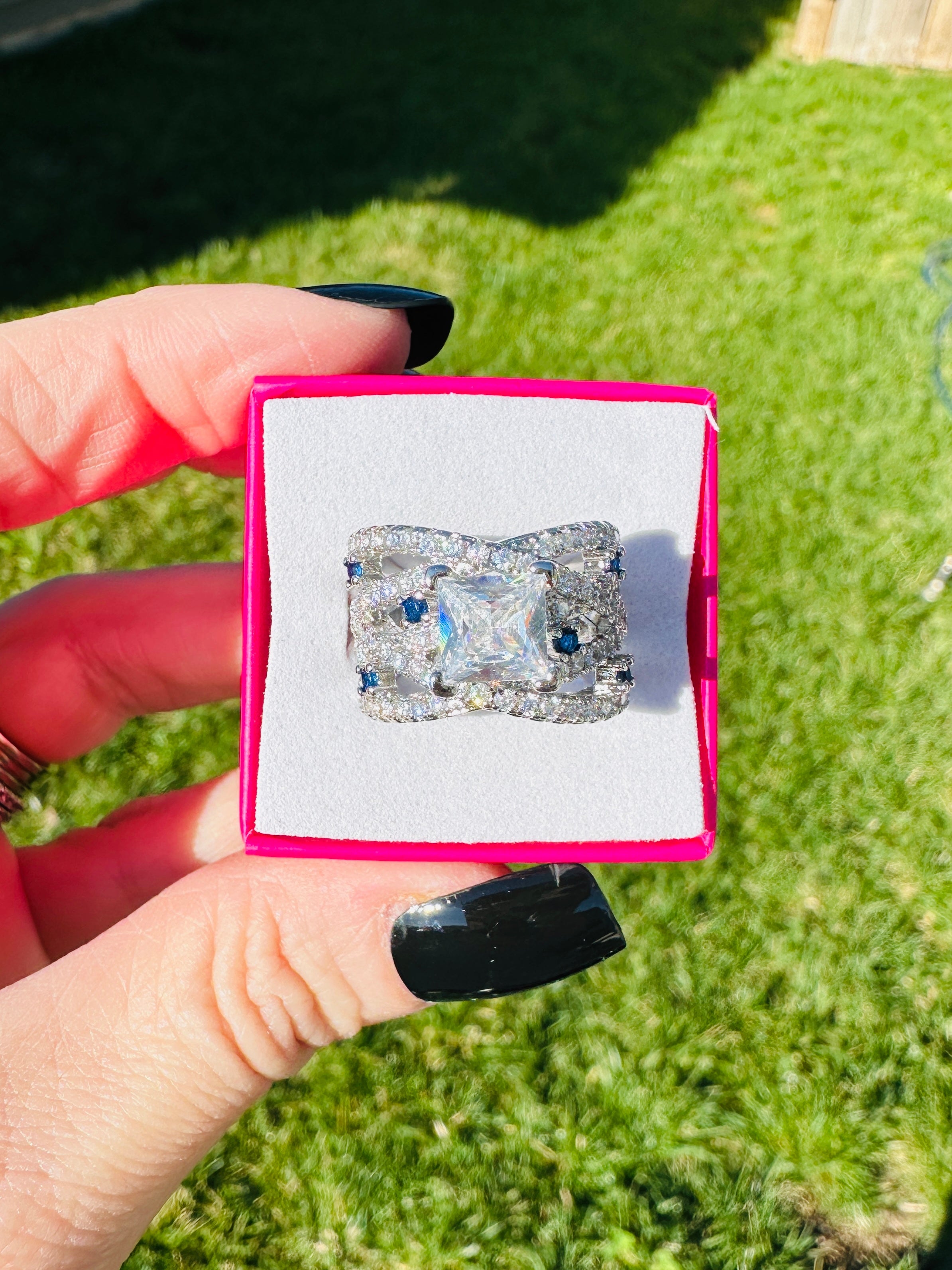 ELOWEN SAPPHIRE LUXE BAND RING RING