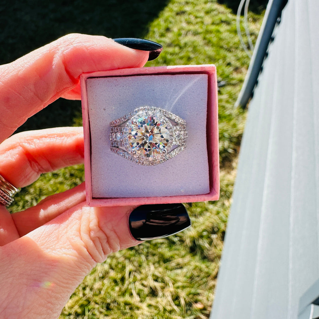 CELESTE HALO RING ring