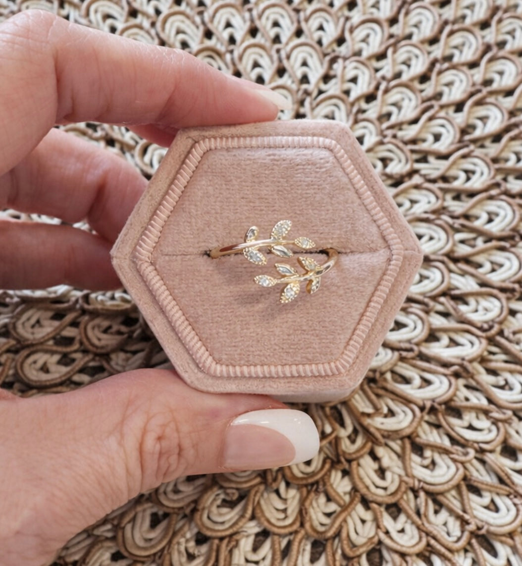 IVY TWIST ADJUSTABLE RING = GOLD ring