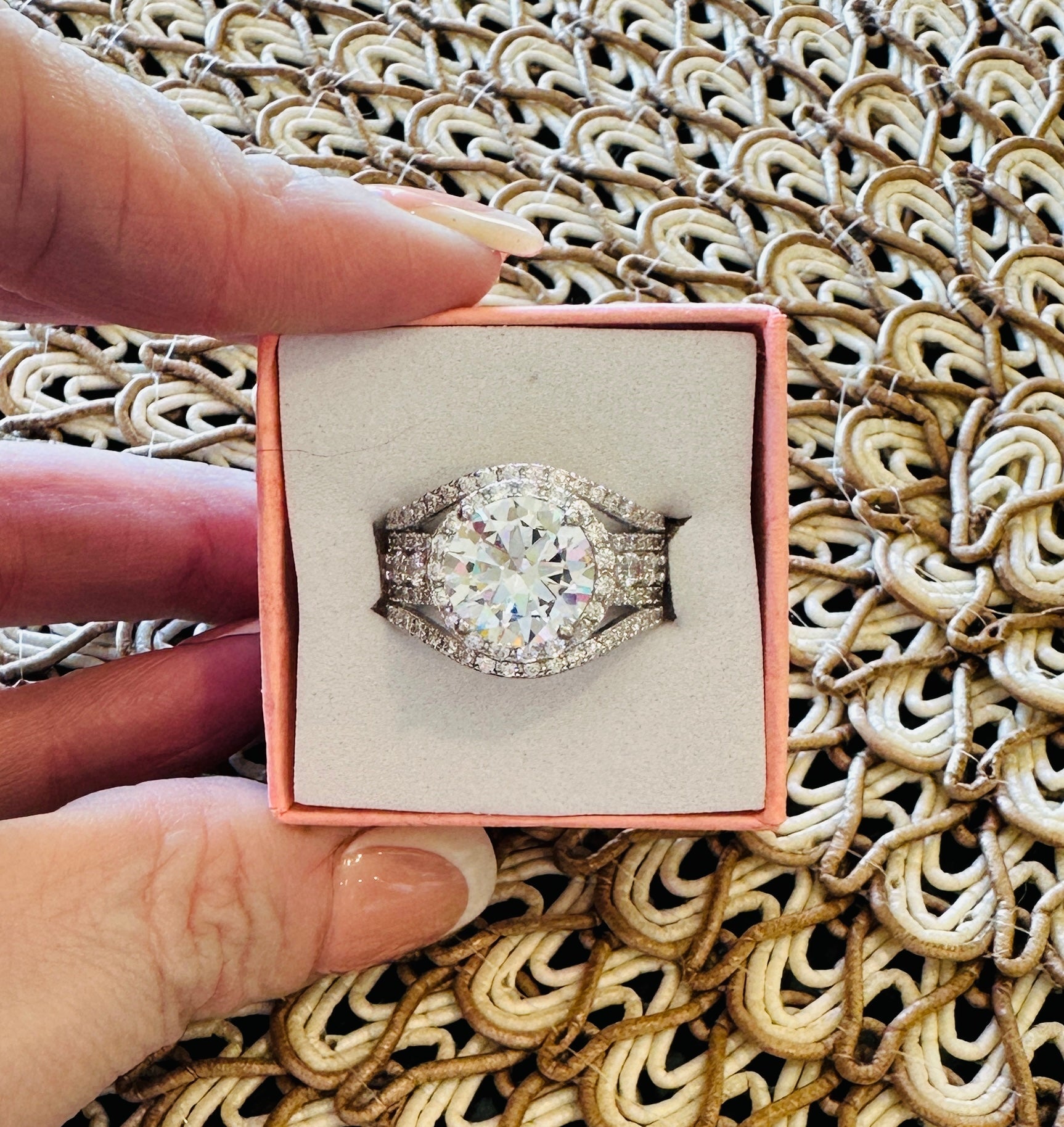 CELESTE HALO RING ring