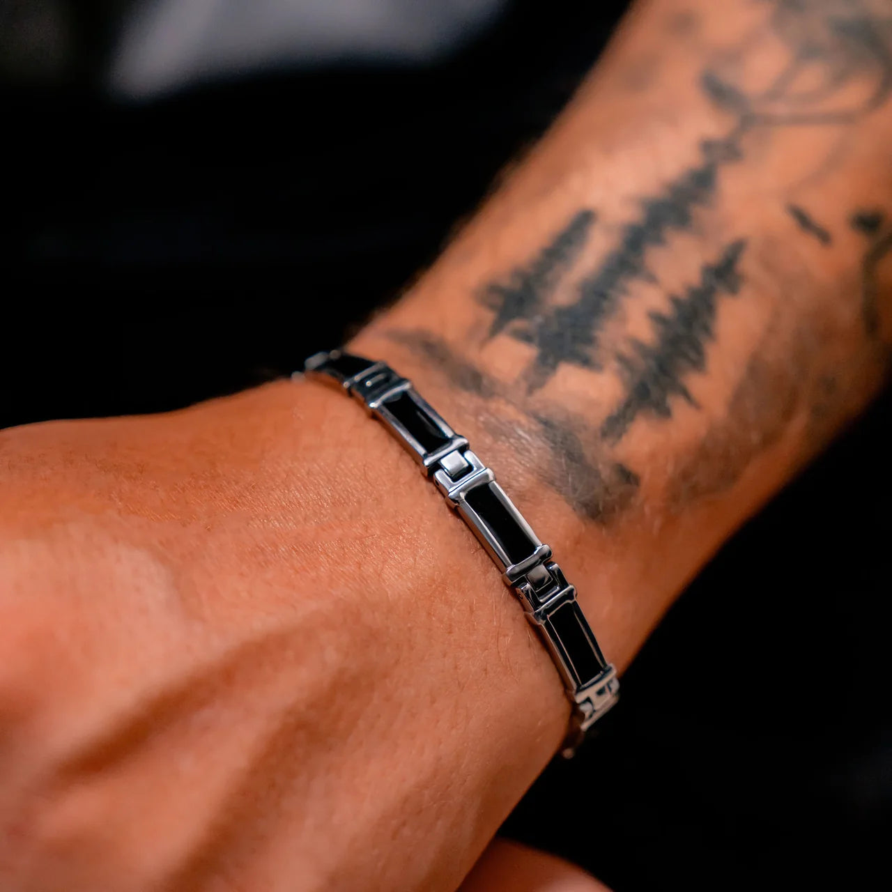 BLACK ENAMEL STAINLESS STEEL MAGNETIC BRACELET bracelet