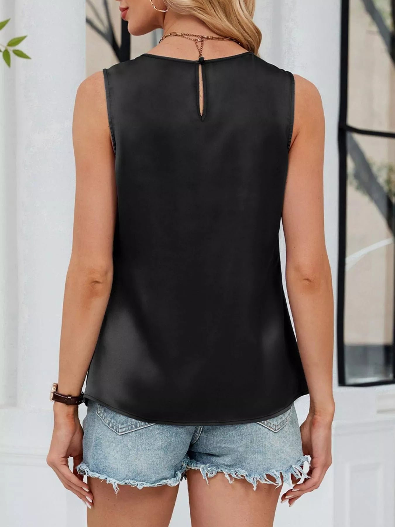 PLEATED ROUND NECK SLEEVELESS BLOUSE TOP