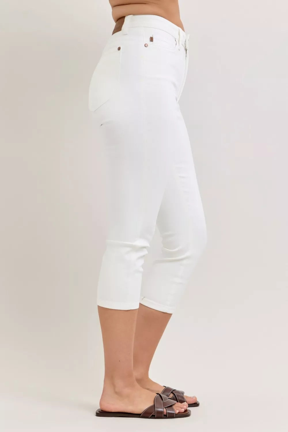 JUDY BLUE HIGH WAIST EXTENDED WAISTBAND CAPRI PANTS WITH SPADE POCKETS Judy Blue Denim