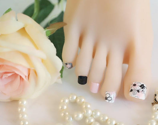 Pedis, Petites & Kids - Daisy Scribble