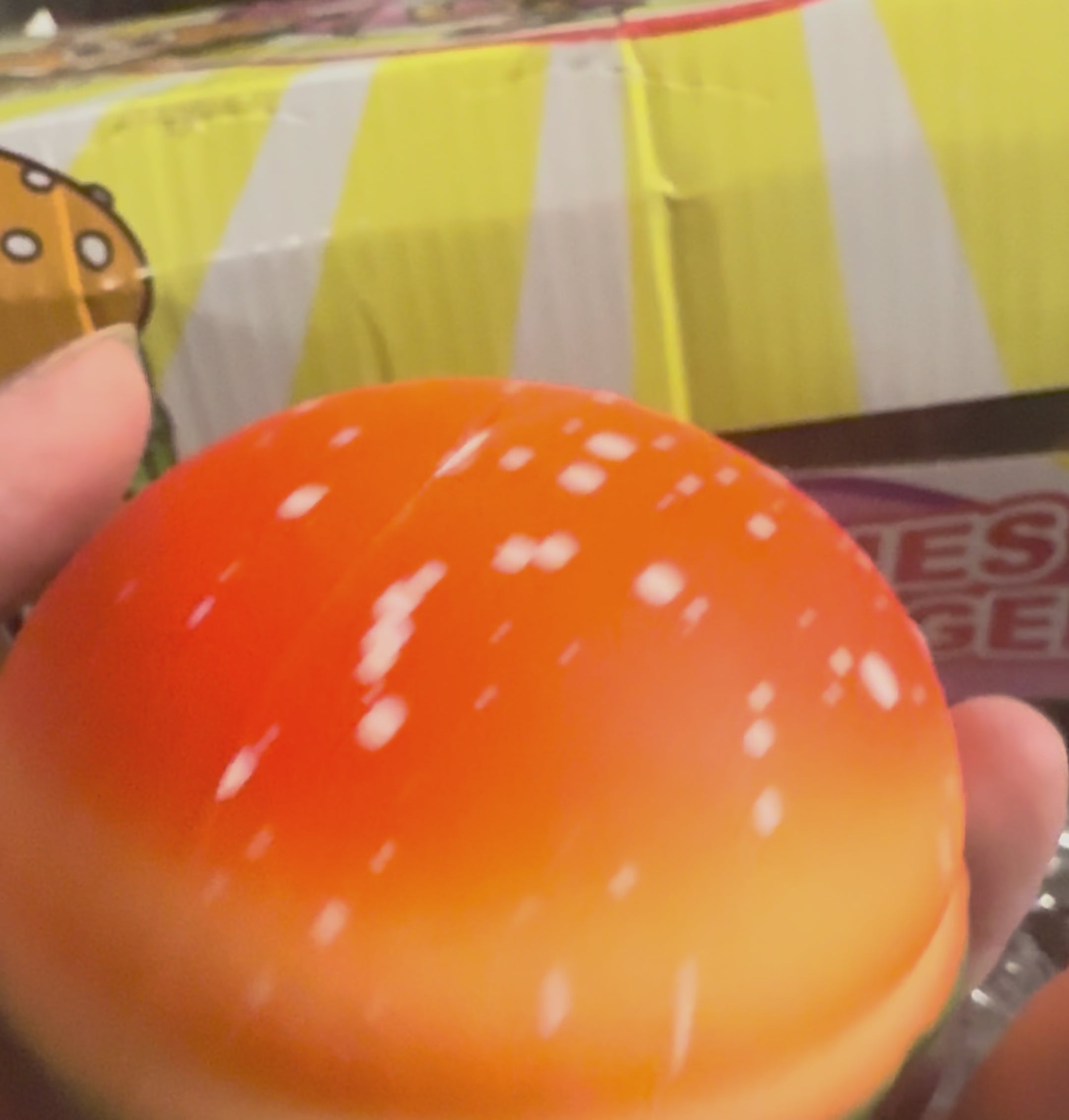 video showing the squeeze of the burger!
