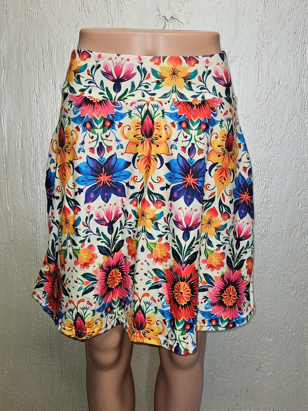 Mexican Floral On Cream skorts and capris with pockets