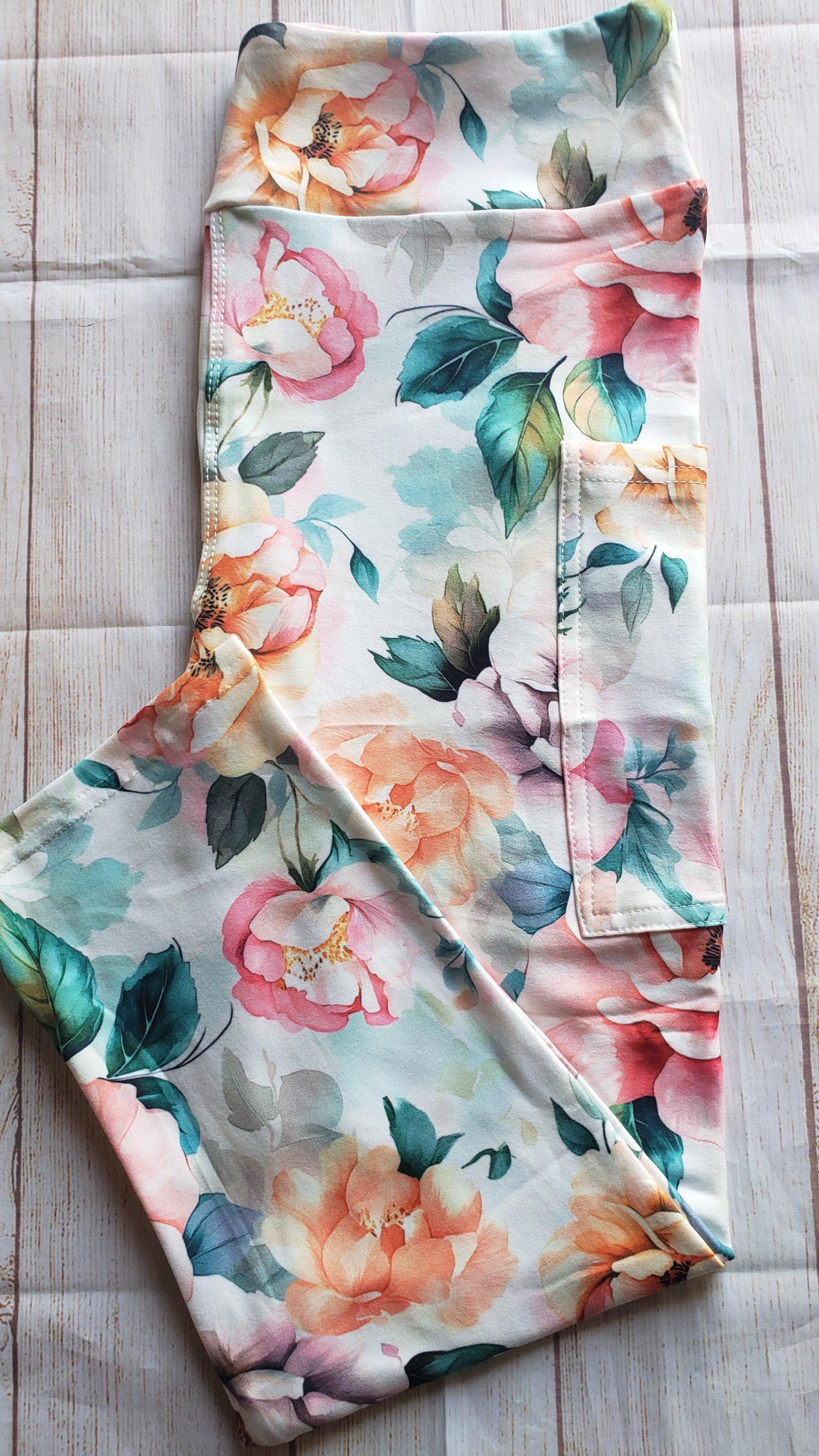 Watercolored Florals capris with pockets