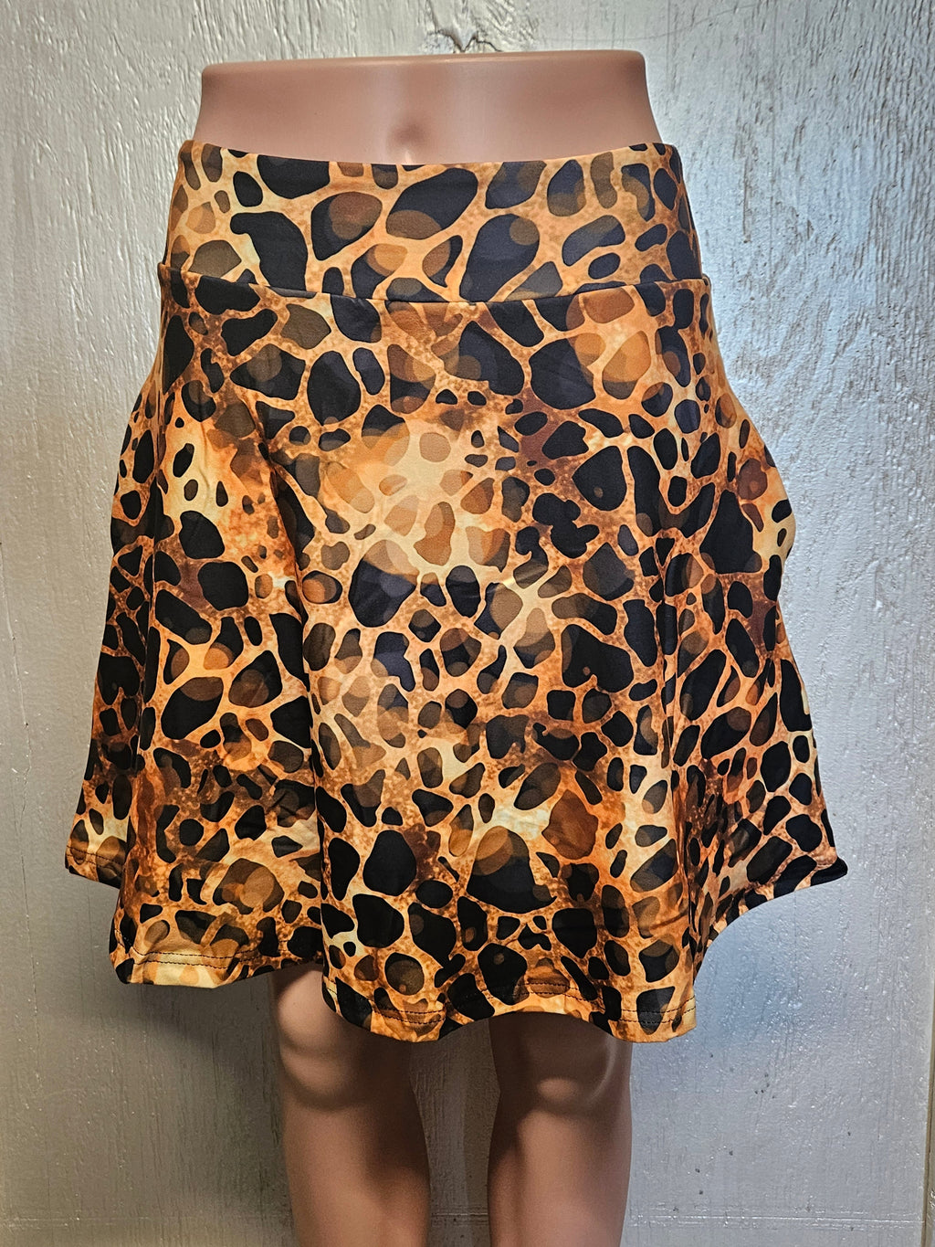 GOLD GIRAFFE LEGGINGS, CAPRIS AND SKORTS WITH POCKETES