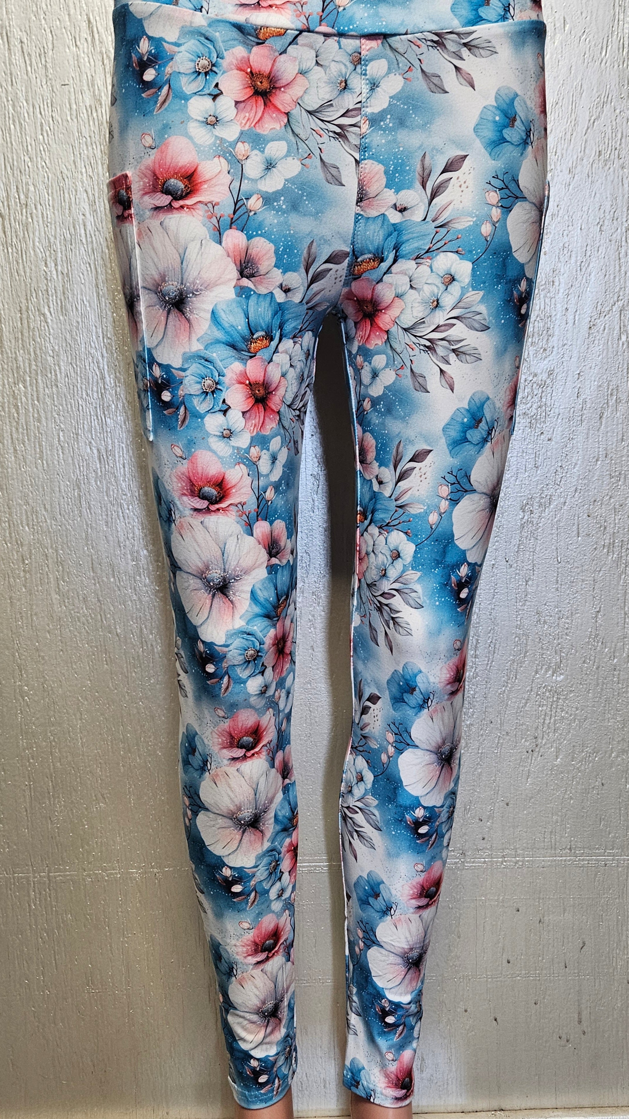 Red, White, and Blue Hibiscus leggings and capris with pockets