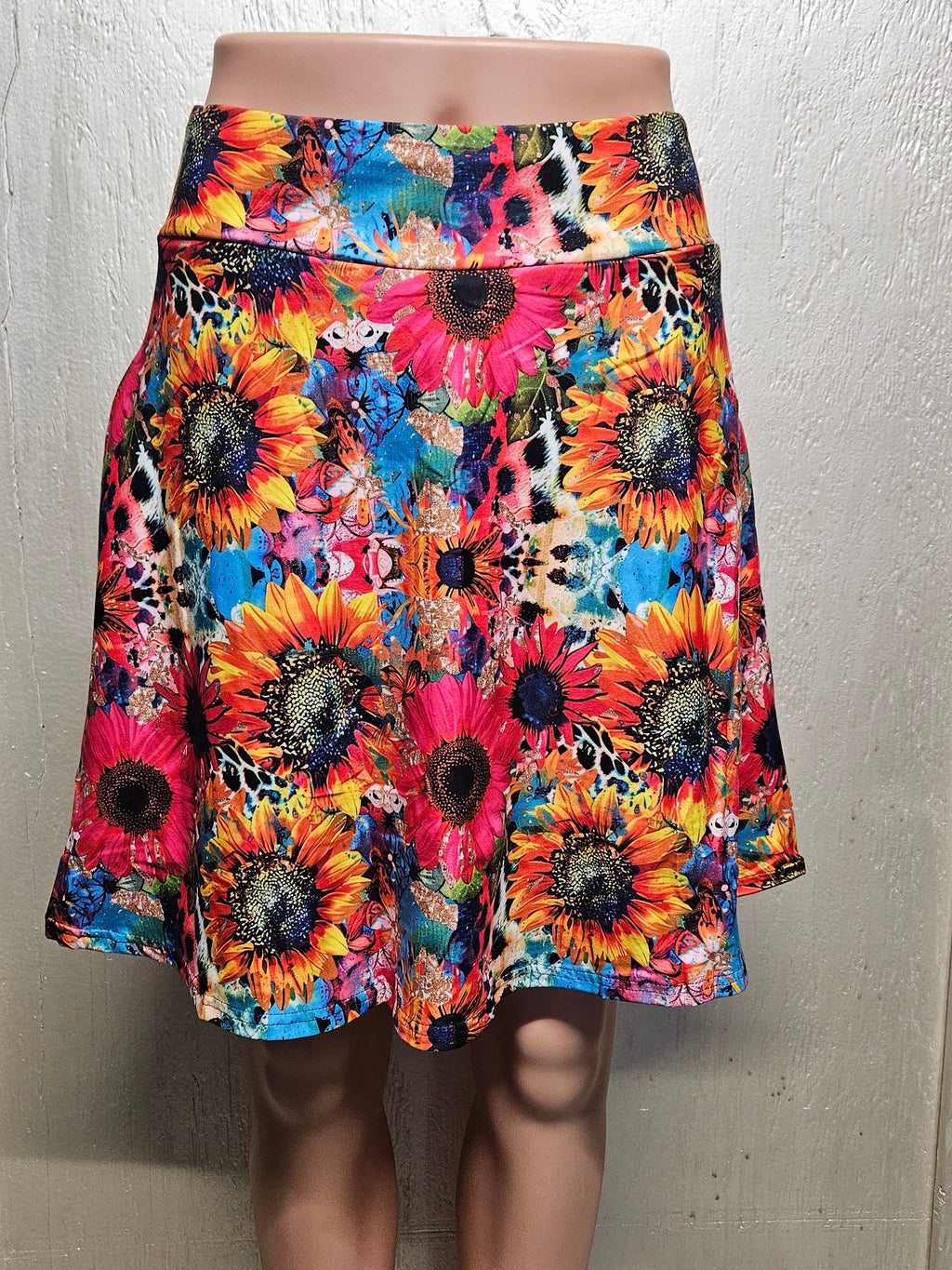 LEOPARD SUNFLOWER CAPRIS AND SKORTS WITH POCKETS