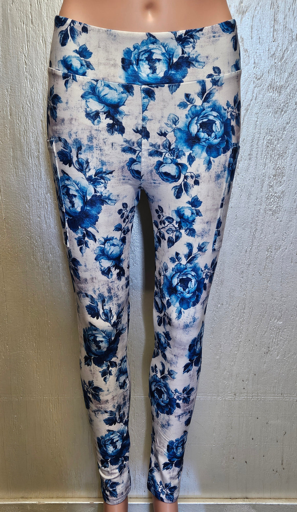 Vintage Blue Roses capris and leggings with pockets