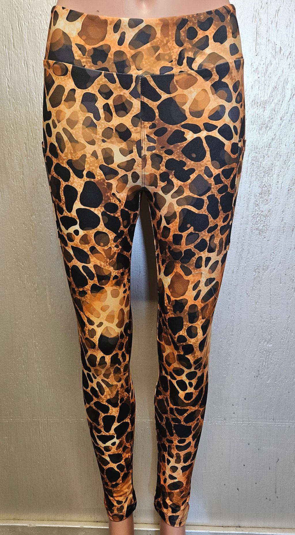 GOLD GIRAFFE LEGGINGS, CAPRIS AND SKORTS WITH POCKETES