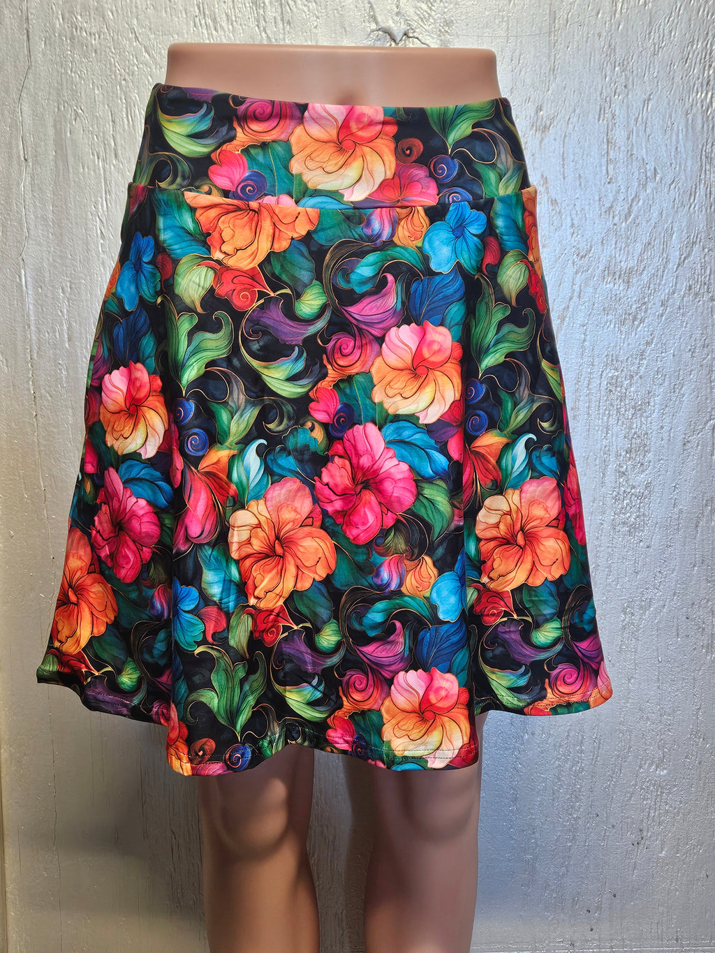 CINCO FLORAL CAPRIS AND SKORTS WITH POCKETS