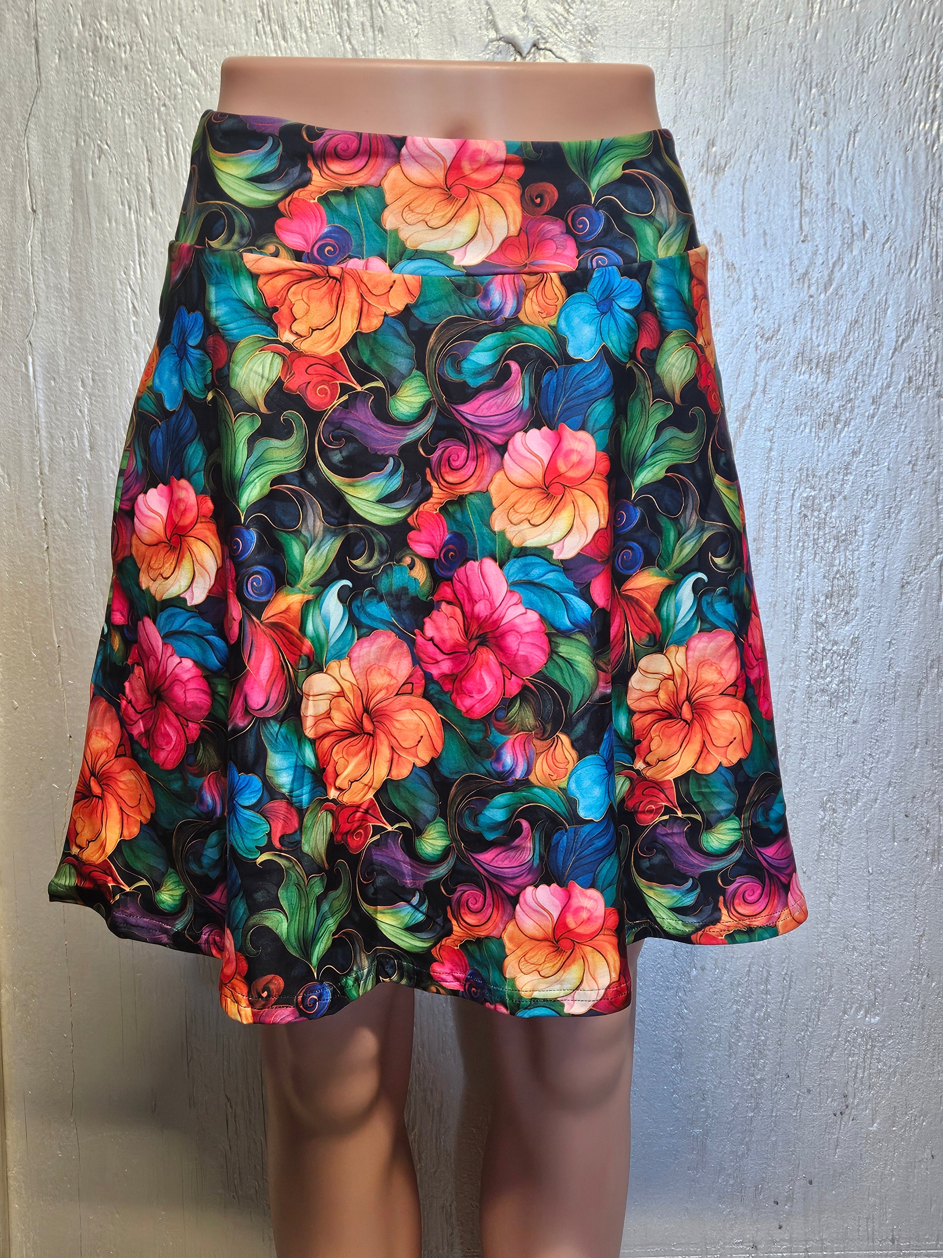 CINCO FLORAL CAPRIS AND SKORTS WITH POCKETS
