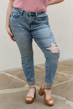 Load image into Gallery viewer, Judy Blue Macy Mid Rise Boyfriend Jeans
