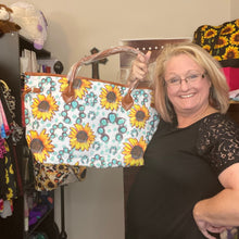 Load image into Gallery viewer, OVERSIZED TOTE - WESTERN STYLIN&#39;
